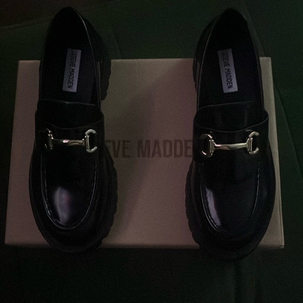 Women’s Steve Madden buckled shoes size 8  never worn